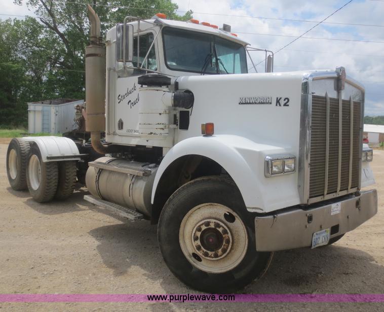 image for item F6944 1996 Kenworth W900B semi truck