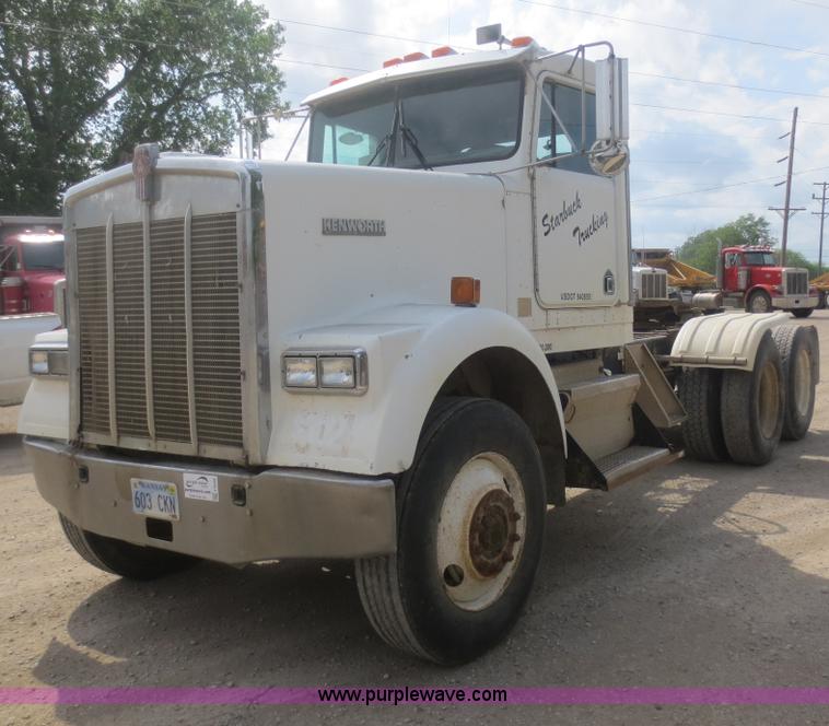 image for item F6945 1996 Kenworth W900B semi truck