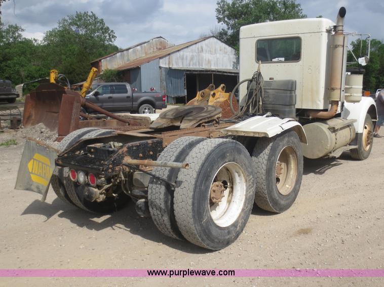 image for item F6945 1996 Kenworth W900B semi truck