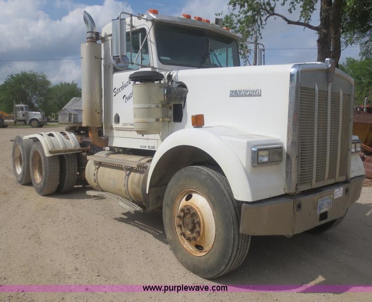 image for item F6945 1996 Kenworth W900B semi truck