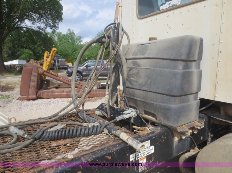 image for item F6945 1996 Kenworth W900B semi truck