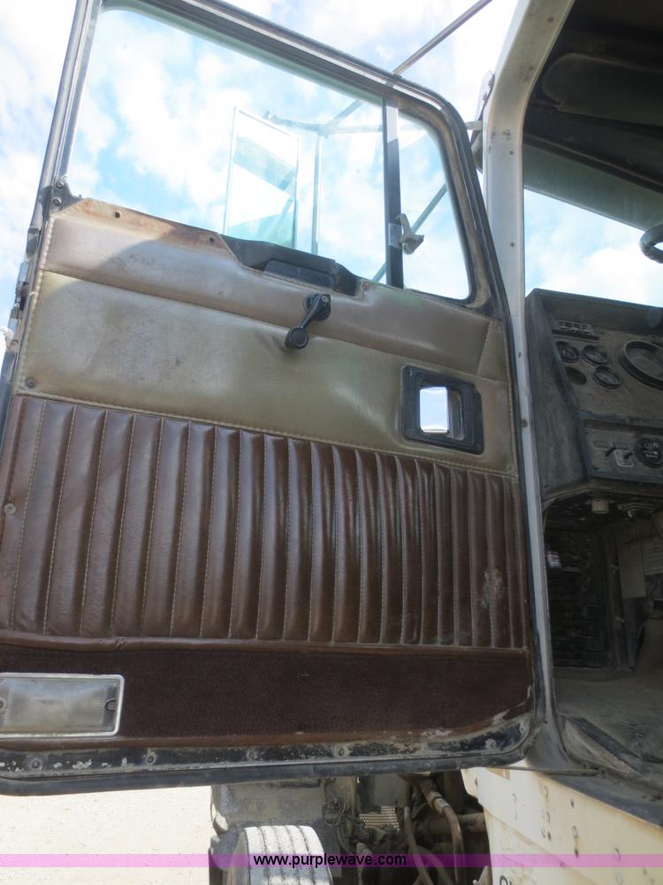 image for item F6945 1996 Kenworth W900B semi truck