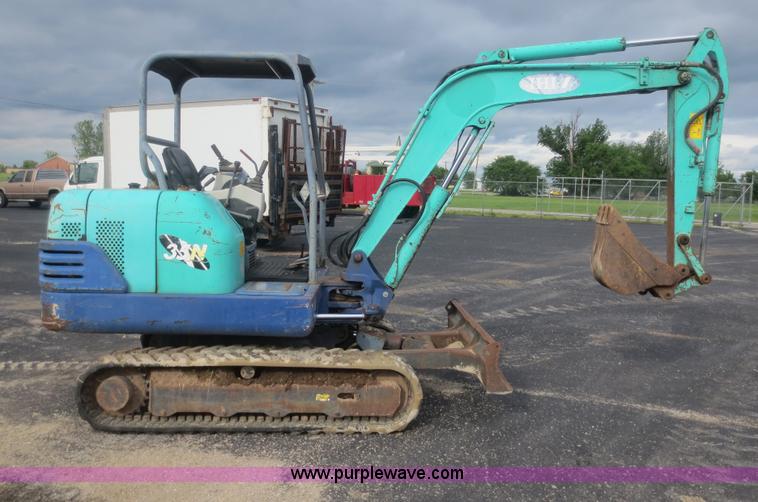 image for item F6974 2006 IHI 35N mini excavator