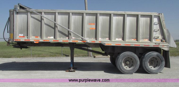 image for item F7380 1992 Mate semi-frameless 26' aluminum end dump trailer