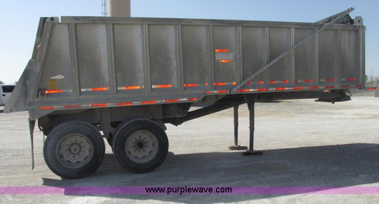 image for item F7380 1992 Mate semi-frameless 26' aluminum end dump trailer