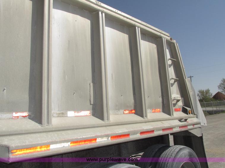 image for item F7380 1992 Mate semi-frameless 26' aluminum end dump trailer