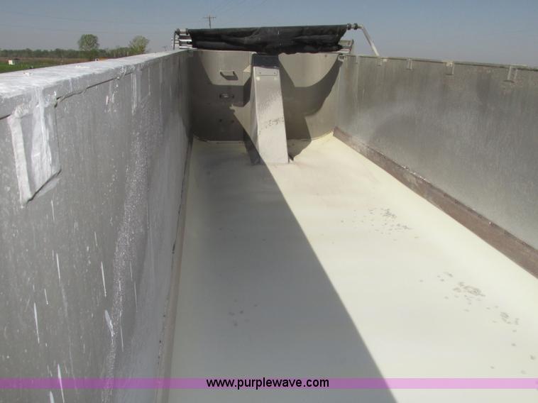 image for item F7380 1992 Mate semi-frameless 26' aluminum end dump trailer