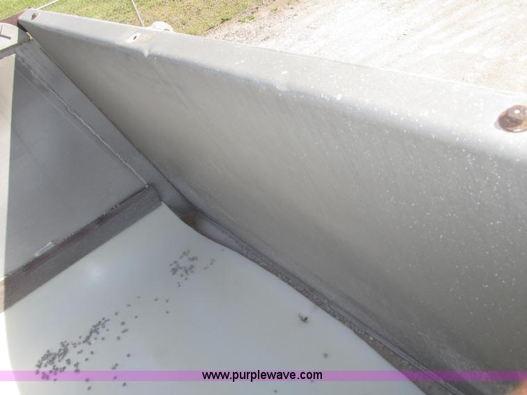 image for item F7380 1992 Mate semi-frameless 26' aluminum end dump trailer