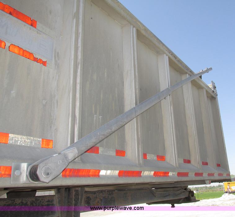 image for item F7380 1992 Mate semi-frameless 26' aluminum end dump trailer