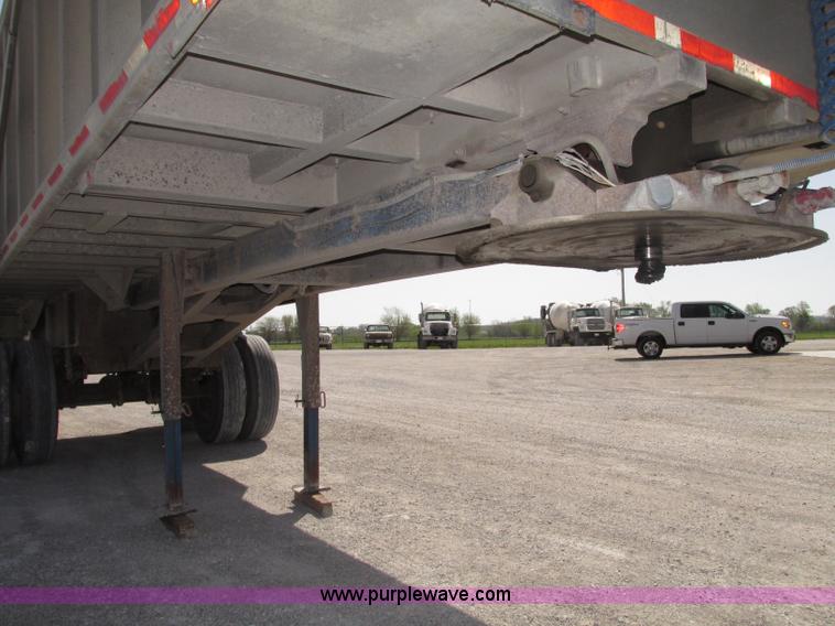 image for item F7380 1992 Mate semi-frameless 26' aluminum end dump trailer