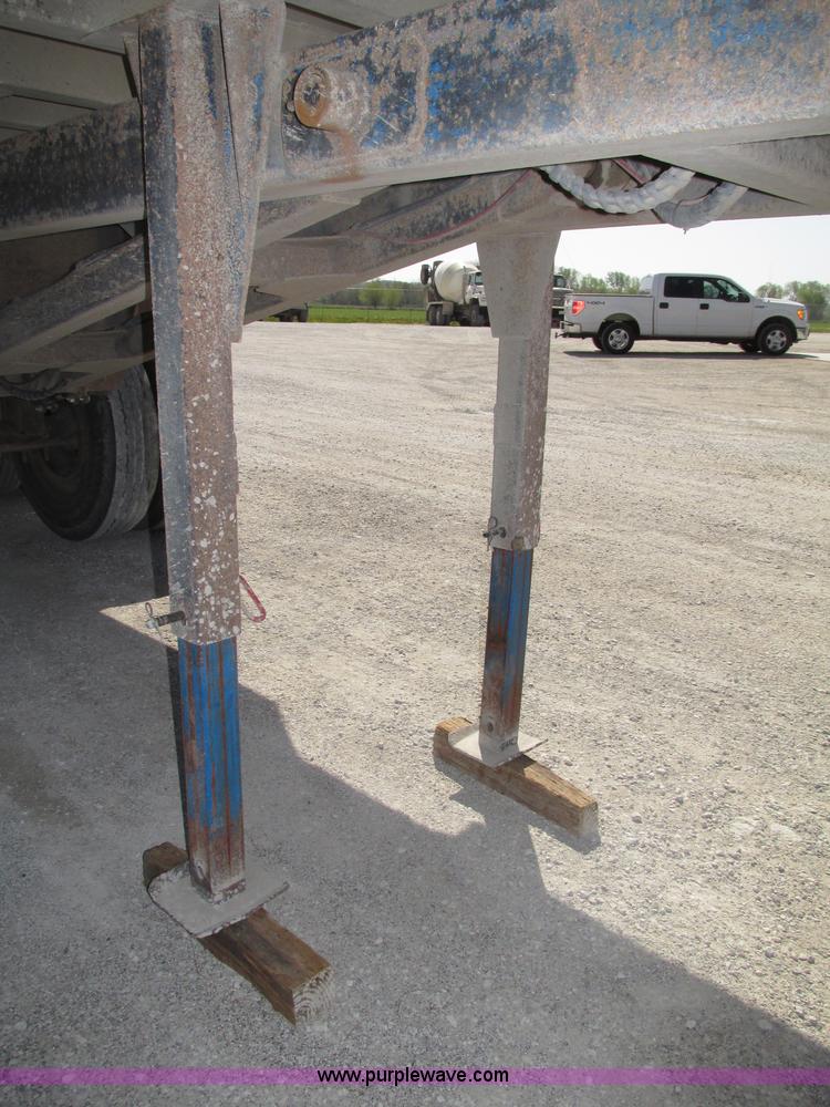 image for item F7380 1992 Mate semi-frameless 26' aluminum end dump trailer