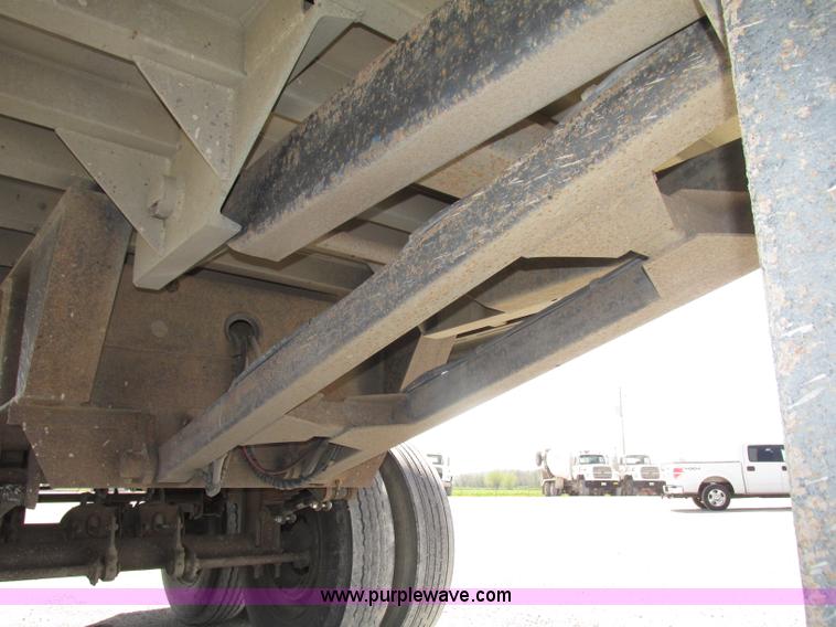 image for item F7380 1992 Mate semi-frameless 26' aluminum end dump trailer