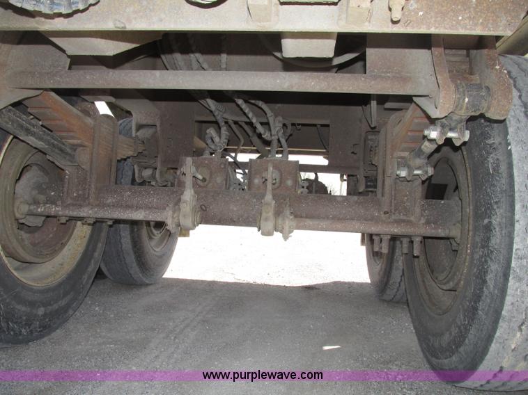 image for item F7380 1992 Mate semi-frameless 26' aluminum end dump trailer