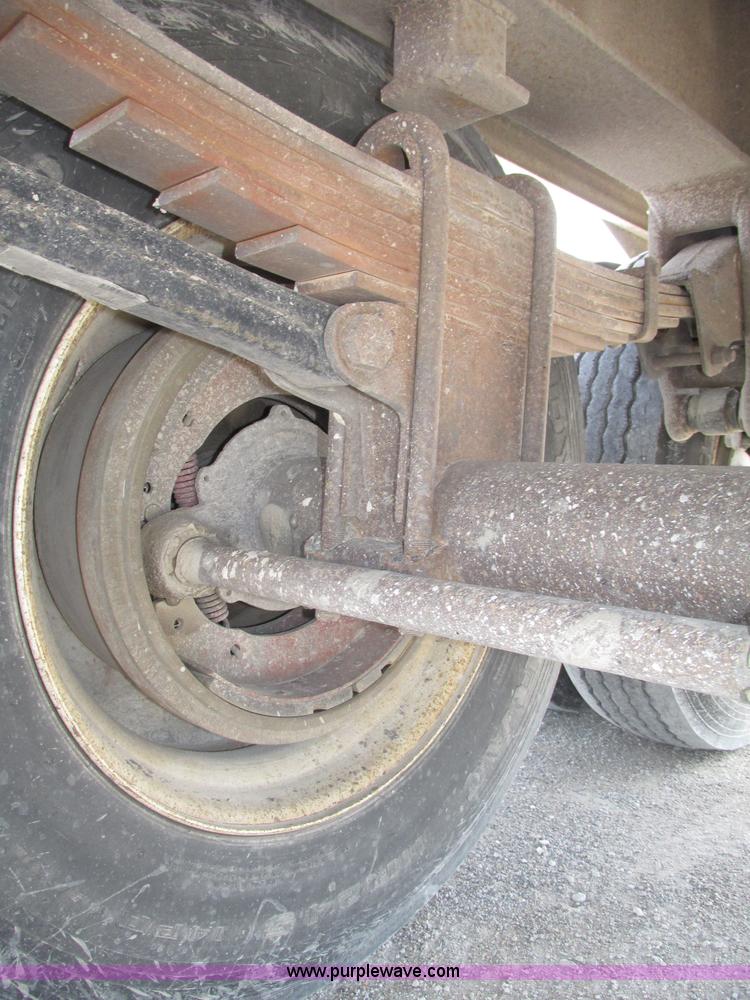 image for item F7380 1992 Mate semi-frameless 26' aluminum end dump trailer