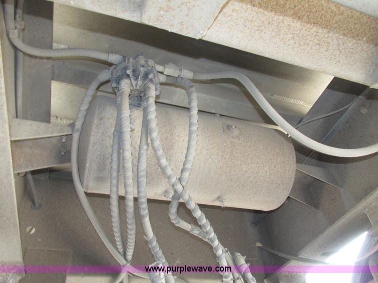 image for item F7380 1992 Mate semi-frameless 26' aluminum end dump trailer