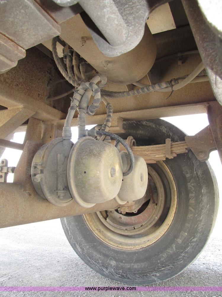 image for item F7380 1992 Mate semi-frameless 26' aluminum end dump trailer