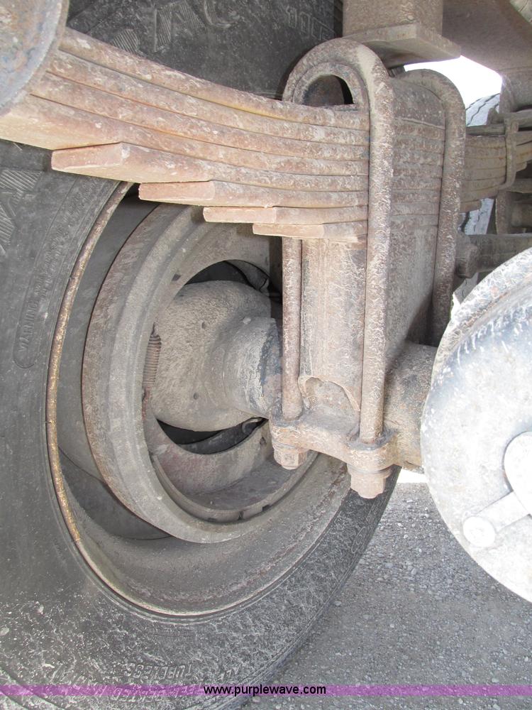 image for item F7380 1992 Mate semi-frameless 26' aluminum end dump trailer