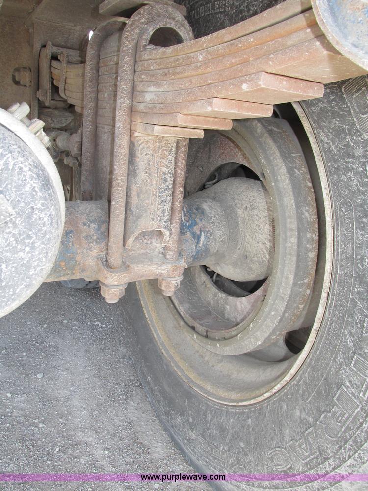 image for item F7380 1992 Mate semi-frameless 26' aluminum end dump trailer