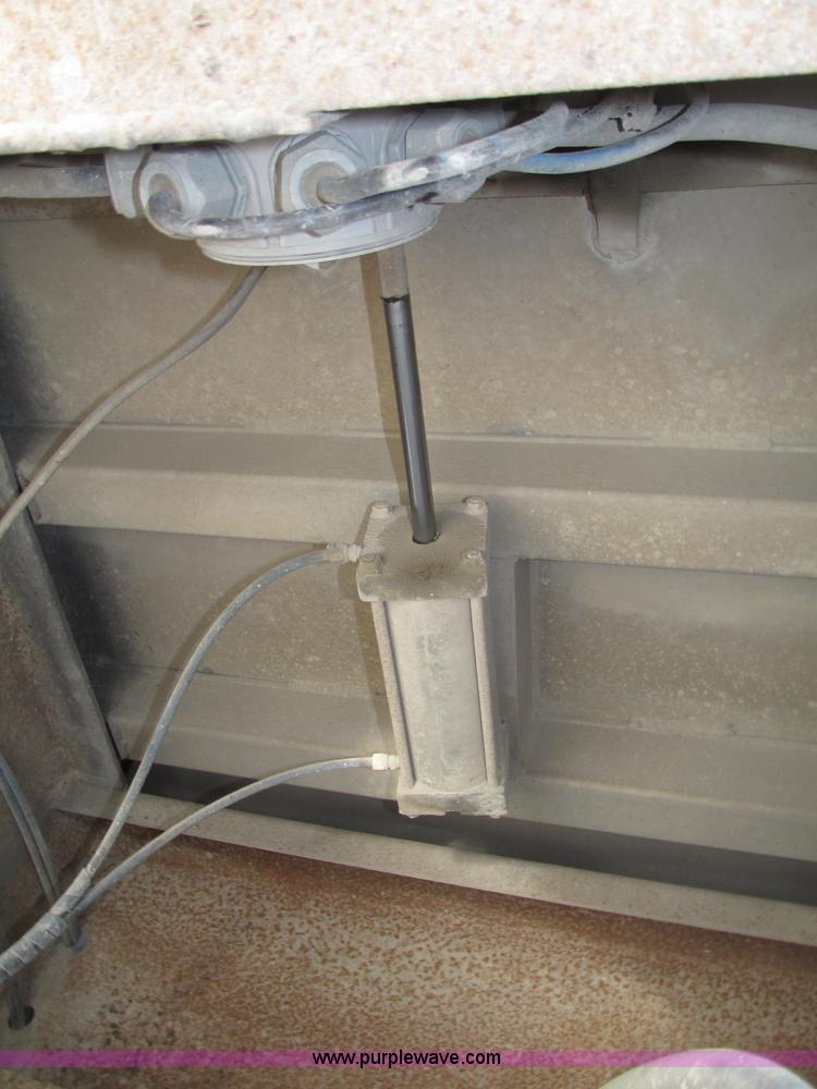 image for item F7380 1992 Mate semi-frameless 26' aluminum end dump trailer