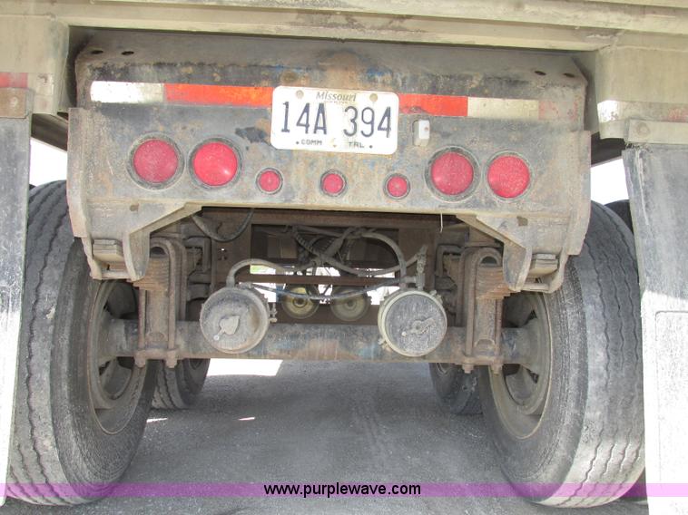 image for item F7380 1992 Mate semi-frameless 26' aluminum end dump trailer