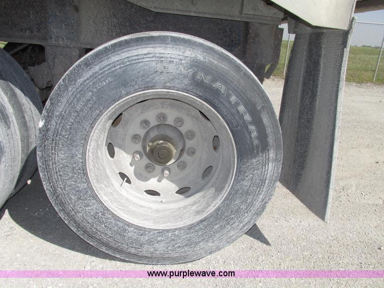 image for item F7380 1992 Mate semi-frameless 26' aluminum end dump trailer