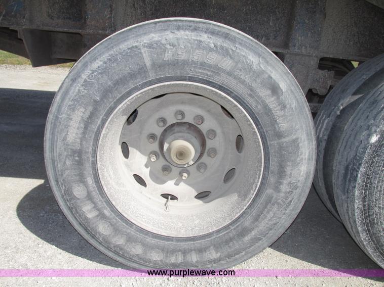 image for item F7380 1992 Mate semi-frameless 26' aluminum end dump trailer