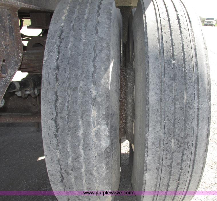 image for item F7380 1992 Mate semi-frameless 26' aluminum end dump trailer