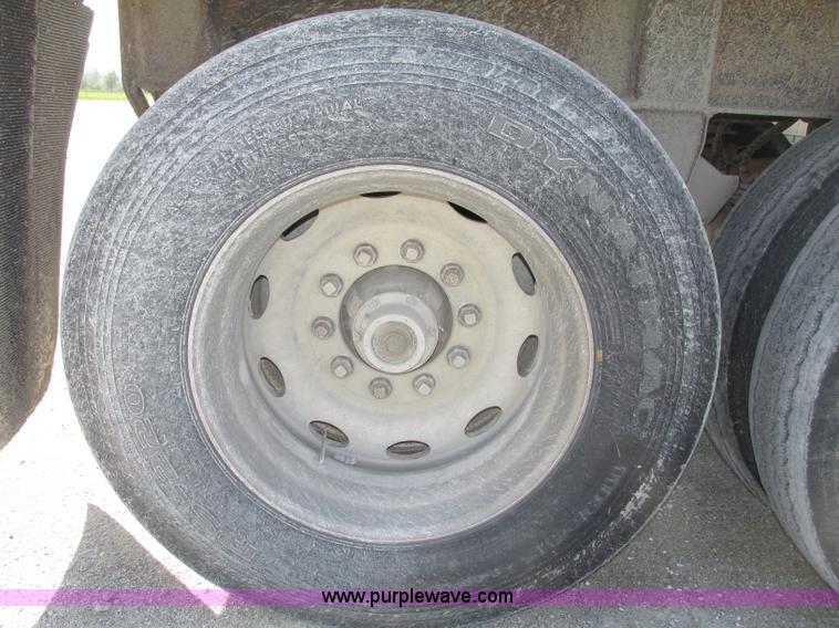 image for item F7380 1992 Mate semi-frameless 26' aluminum end dump trailer