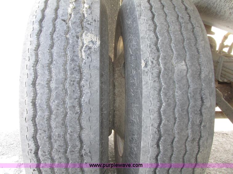 image for item F7380 1992 Mate semi-frameless 26' aluminum end dump trailer