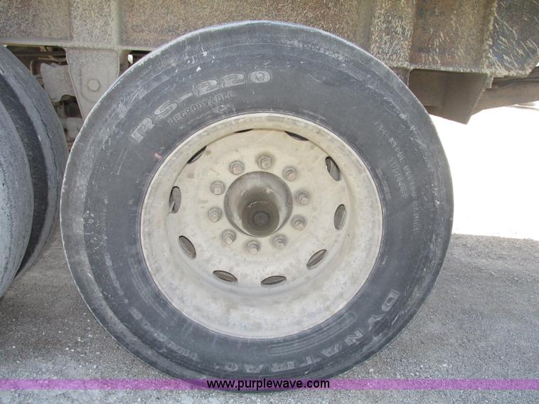 image for item F7380 1992 Mate semi-frameless 26' aluminum end dump trailer