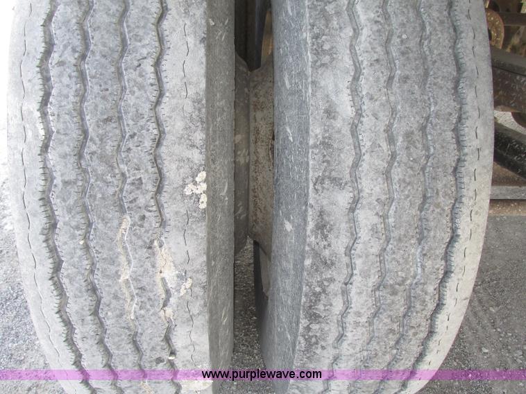 image for item F7380 1992 Mate semi-frameless 26' aluminum end dump trailer