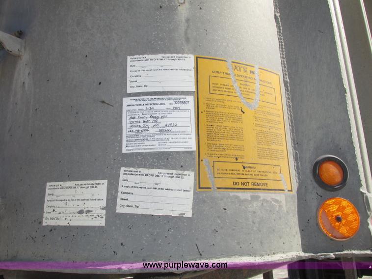 image for item F7380 1992 Mate semi-frameless 26' aluminum end dump trailer