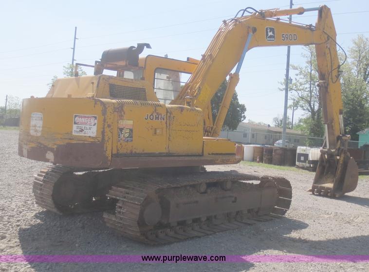 image for item F8265 1992 John Deere 590D excavator