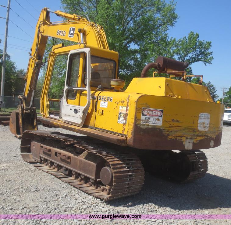 image for item F8265 1992 John Deere 590D excavator
