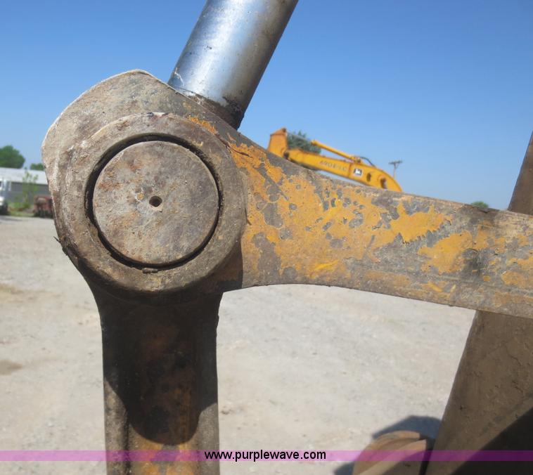 image for item F8265 1992 John Deere 590D excavator