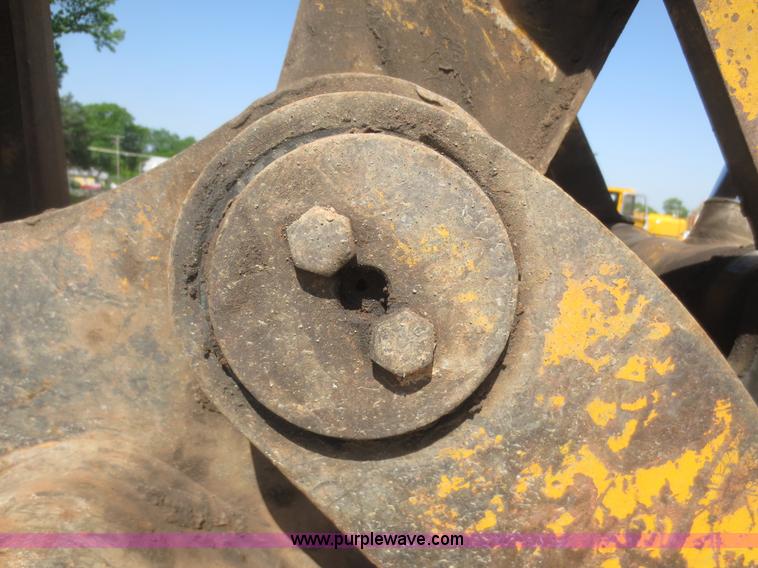 image for item F8265 1992 John Deere 590D excavator