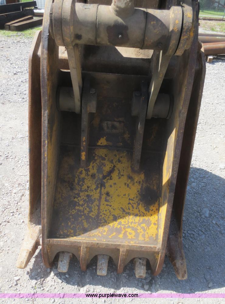 image for item F8265 1992 John Deere 590D excavator