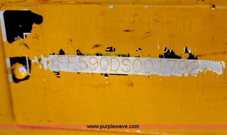 image for item F8265 1992 John Deere 590D excavator