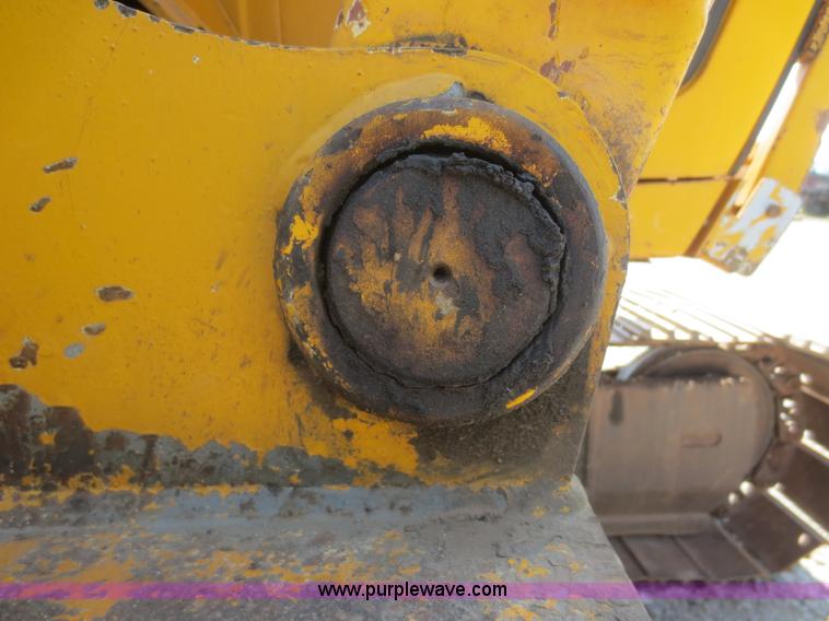 image for item F8265 1992 John Deere 590D excavator