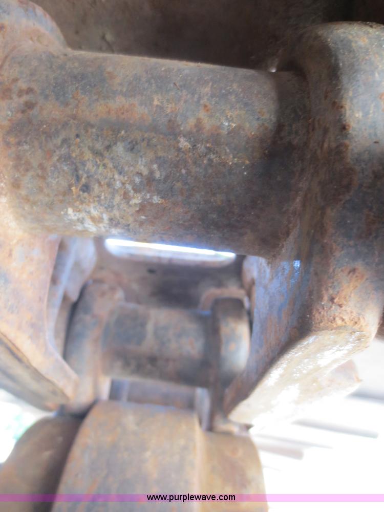 image for item F8265 1992 John Deere 590D excavator