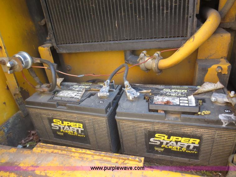 image for item F8265 1992 John Deere 590D excavator