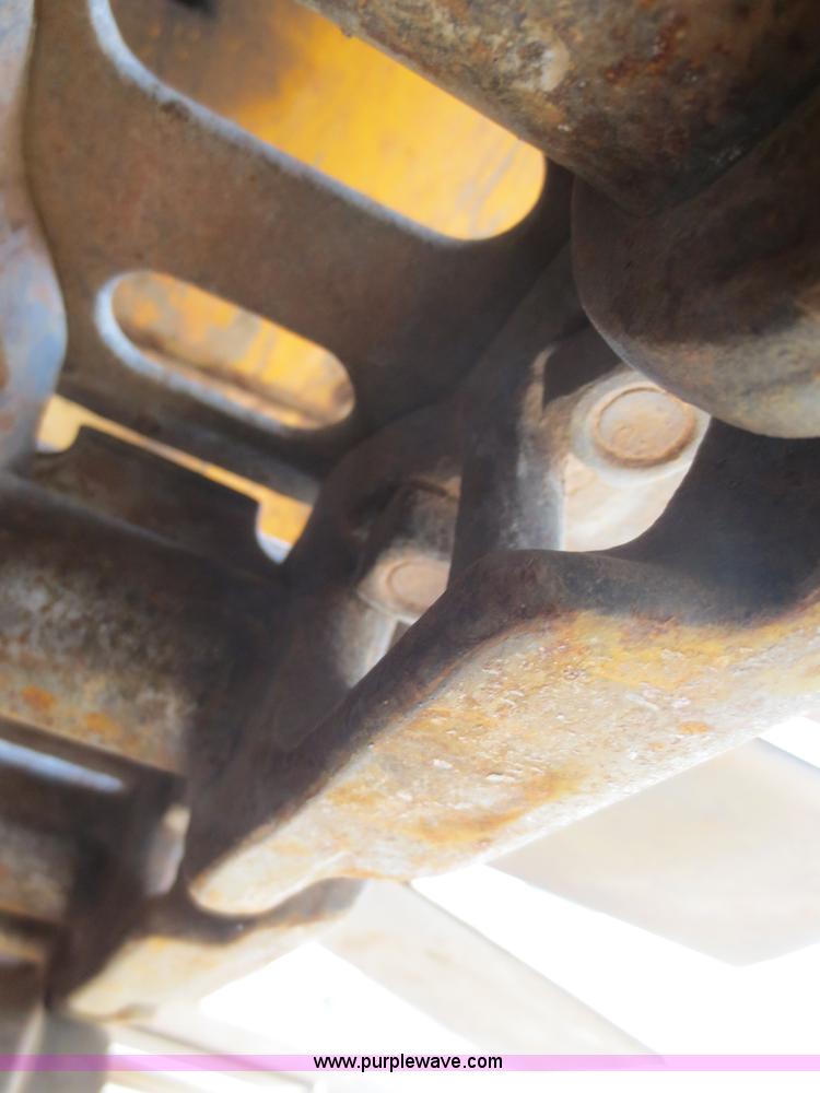 image for item F8265 1992 John Deere 590D excavator