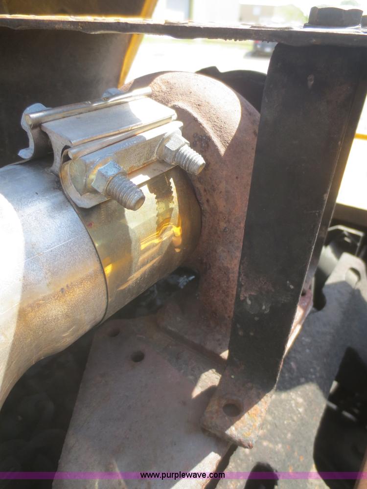 image for item F8265 1992 John Deere 590D excavator