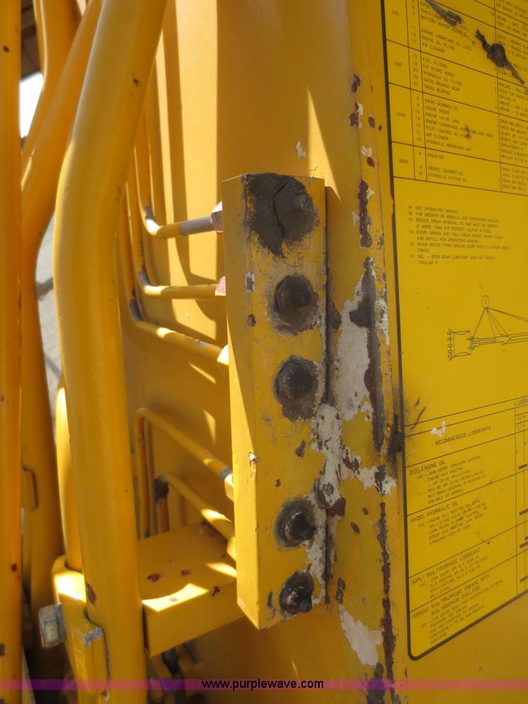 image for item F8265 1992 John Deere 590D excavator