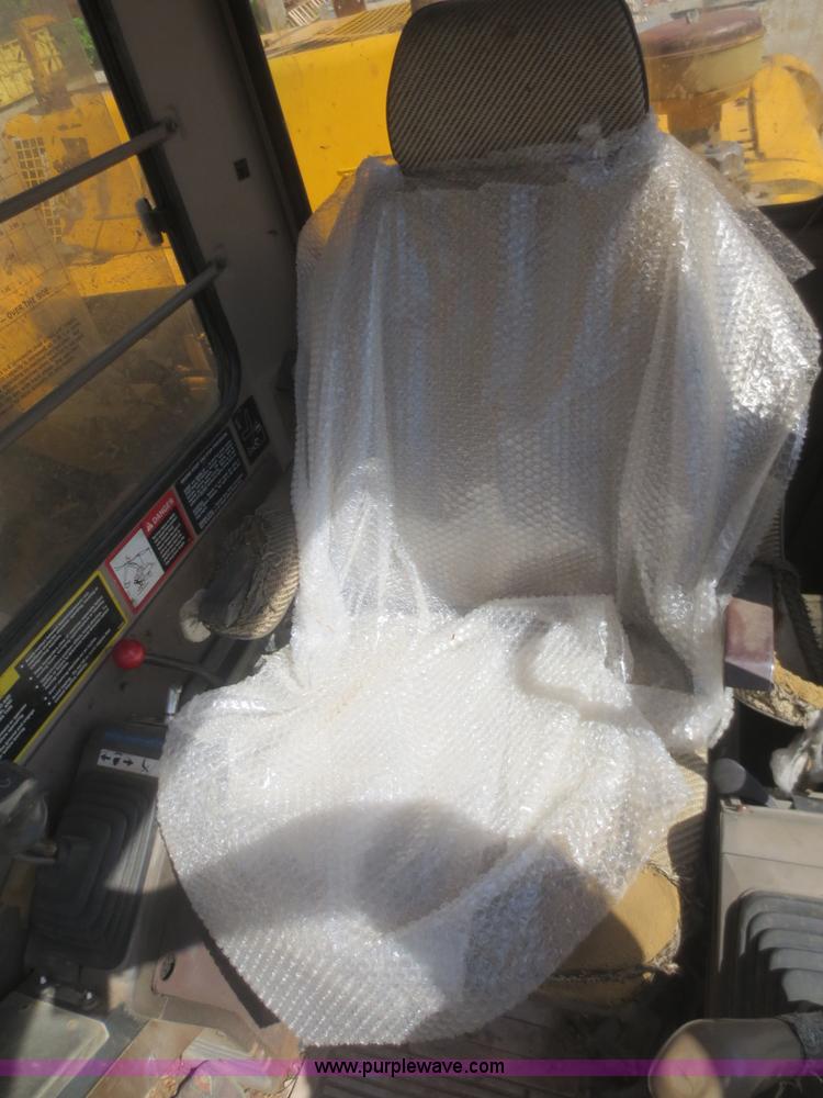 image for item F8265 1992 John Deere 590D excavator