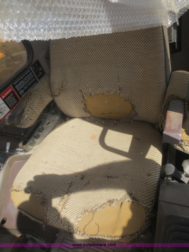 image for item F8265 1992 John Deere 590D excavator