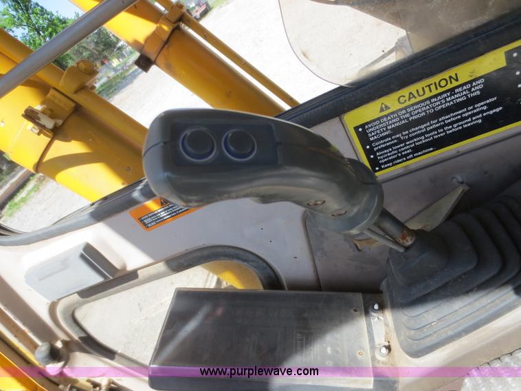 image for item F8265 1992 John Deere 590D excavator