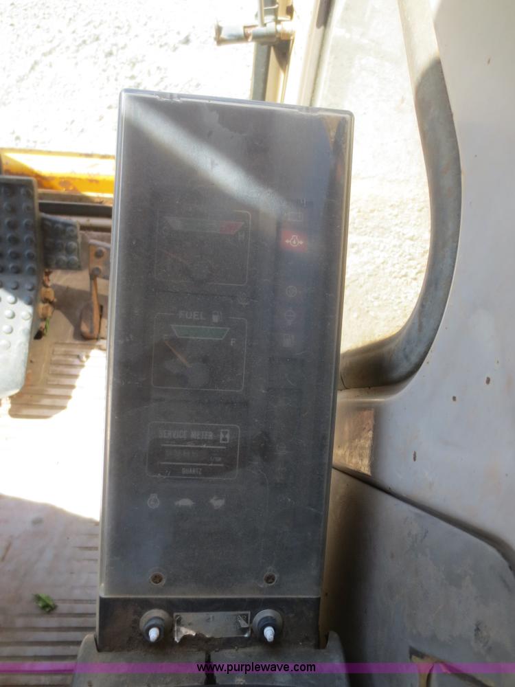 image for item F8265 1992 John Deere 590D excavator