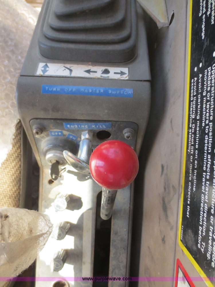 image for item F8265 1992 John Deere 590D excavator