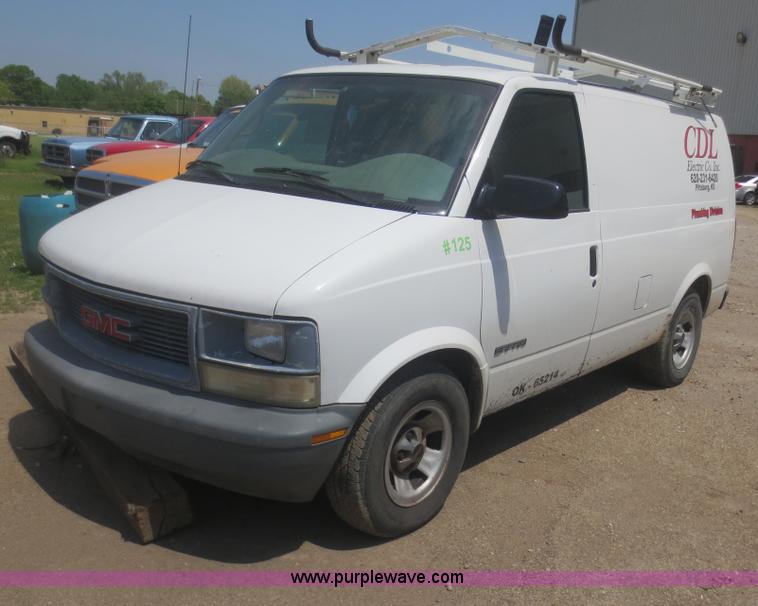 image for item F8268 2001 GMC Safari cargo van